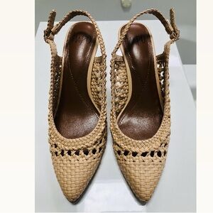 Impo Chic and classy beige kitten-heel slingback shoes. Size 7.5